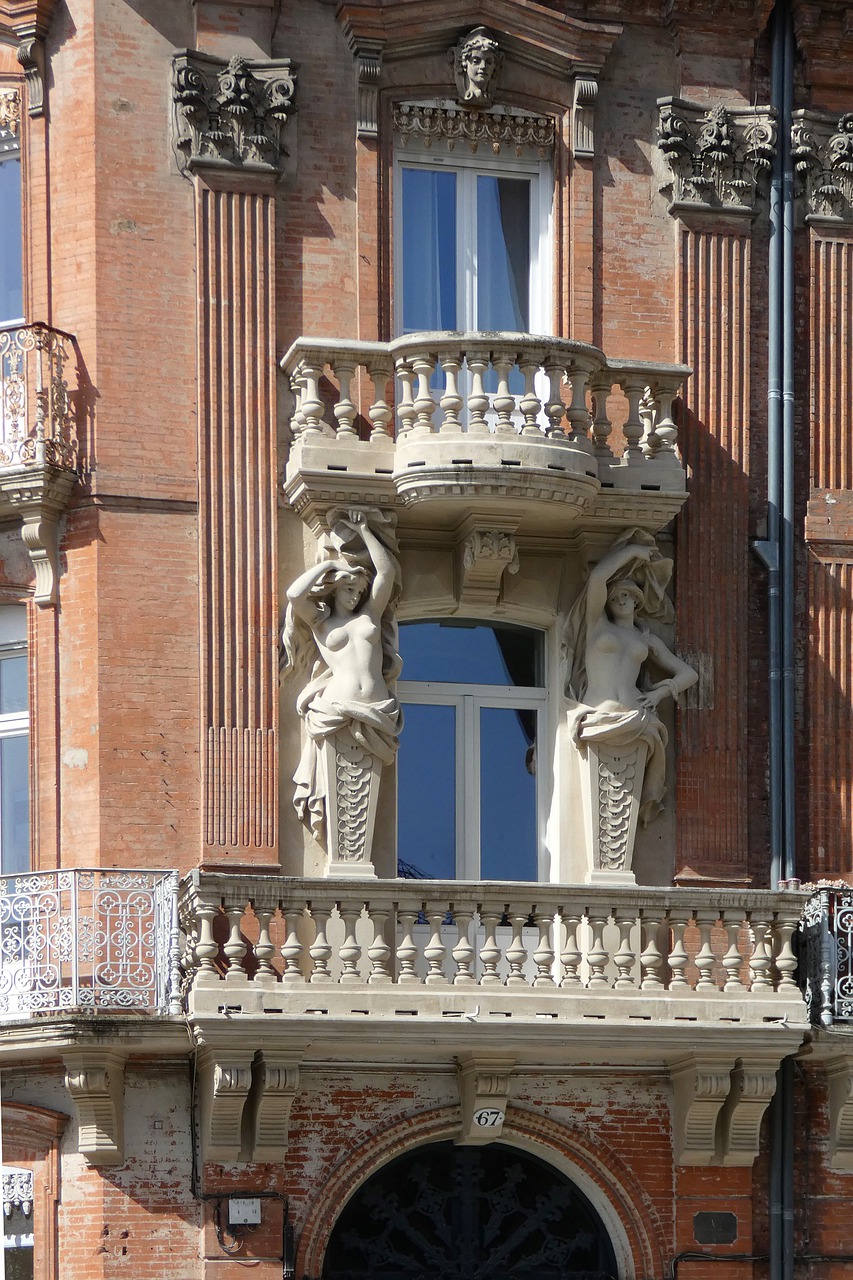 architecture, balcony, statue-7110564.jpg